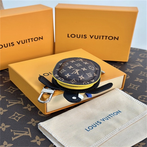 LV. Handbags - LV Turtle coin wallet